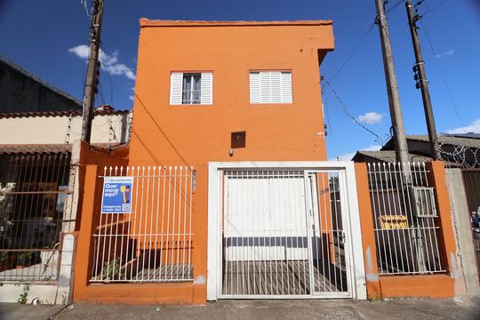 Fachada de casa à venda com 2 quartos, 90m² em Niterói, Canoas