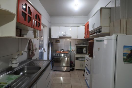 Cozinha 2 de casa à venda com 2 quartos, 90m² em Niterói, Canoas