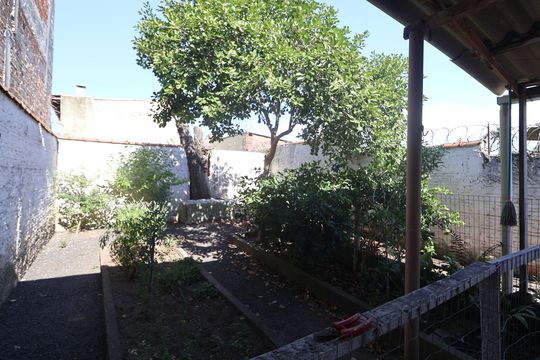 Área externa de casa à venda com 2 quartos, 90m² em Niterói, Canoas