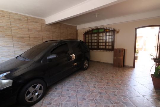 Garagem de casa à venda com 4 quartos, 300m² em Maurilopolis, Osasco