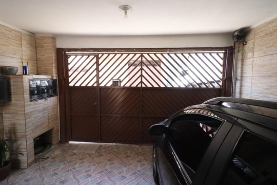 Garagem de casa à venda com 4 quartos, 300m² em Maurilopolis, Osasco