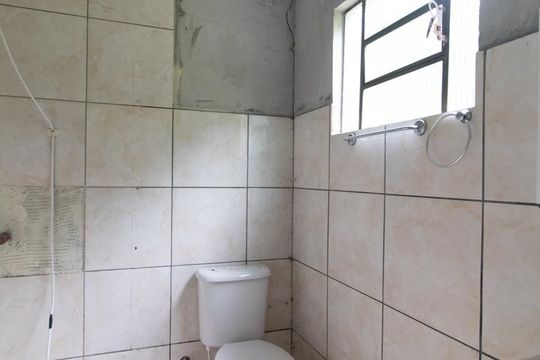 Banheiro de casa à venda com 2 quartos, 45m² em Vila Nova, Porto Alegre