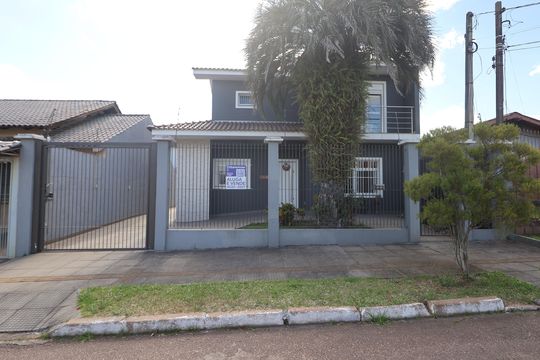 Fachada de casa à venda com 5 quartos, 233m² em Estância Velha, Canoas