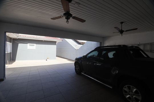 Garagem de casa à venda com 5 quartos, 233m² em Estância Velha, Canoas