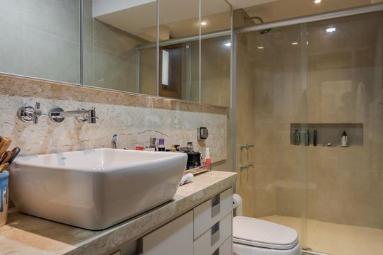 Suíte de apartamento à venda com 2 quartos, 110m² em Bela Vista, Porto Alegre