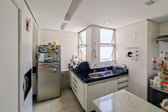 Cozinha de apartamento à venda com 4 quartos, 206m² em Funcionários, Belo Horizonte