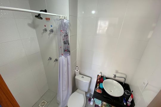 Banheiro de apartamento à venda com 2 quartos, 42m² em Del Castilho, Rio de Janeiro
