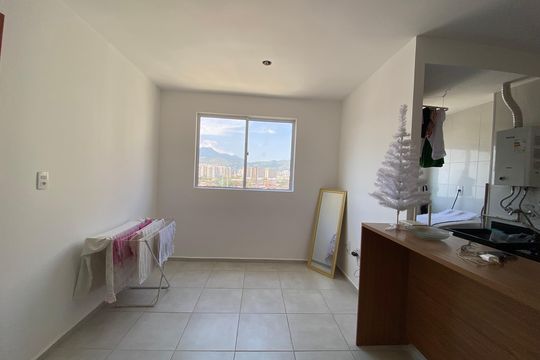 Sala de apartamento à venda com 2 quartos, 42m² em Del Castilho, Rio de Janeiro