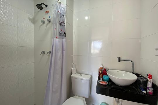 Banheiro de apartamento à venda com 2 quartos, 42m² em Del Castilho, Rio de Janeiro