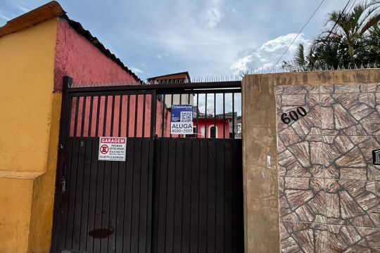 Fachada de casa à venda com 7 quartos, 375m² em Vila Dionisia, São Paulo
