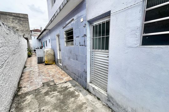 Quintal 2 de casa à venda com 7 quartos, 375m² em Vila Dionisia, São Paulo
