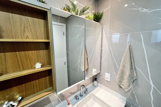 Banheiro Suite de apartamento à venda com 2 quartos, 56m² em Limão , São Paulo