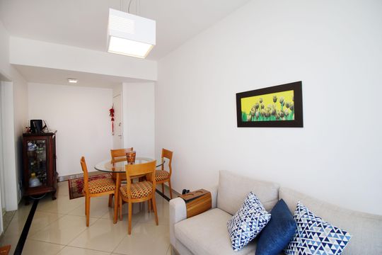 Sala de apartamento à venda com 2 quartos, 61m² em Brás de Pina, Rio de Janeiro