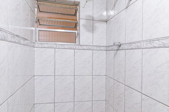 Banheiro 1 de casa à venda com 5 quartos, 250m² em Vila Veloso, Carapicuíba