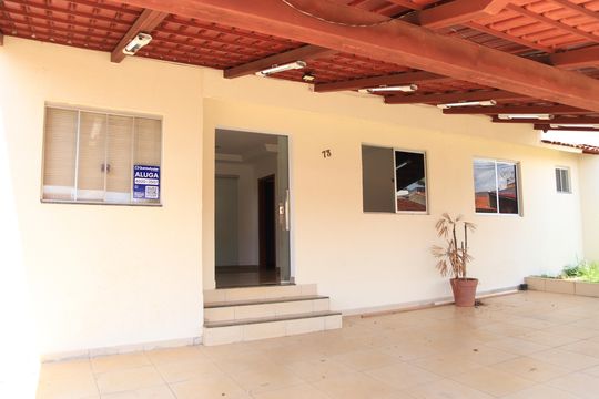 Fachada de casa de condomínio à venda com 3 quartos, 225m² em Residencial Solar Ville, Goiânia