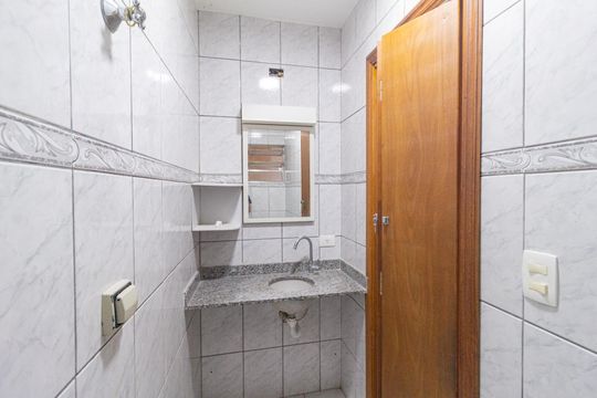 Banheiro de apartamento para alugar com 3 quartos, 99m² em Vila Veloso, Carapicuíba