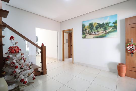 Casa para alugar com 5 quartos, 370m² em Jardim Europa, Uberlândia