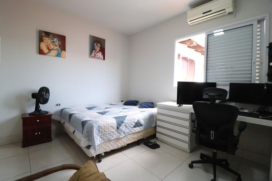 Quarto 5 - Suíte de casa para alugar com 5 quartos, 370m² em Jardim Europa, Uberlândia