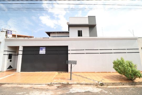 Fachada de casa para alugar com 5 quartos, 370m² em Jardim Europa, Uberlândia