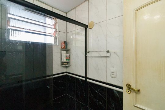 Banheiro de apartamento à venda com 2 quartos, 67m² em Vila Constança, São Paulo