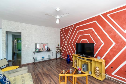 Sala de casa à venda com 3 quartos, 220m² em Rocha Miranda, Rio de Janeiro