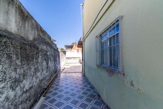 Garagem de casa à venda com 3 quartos, 220m² em Rocha Miranda, Rio de Janeiro
