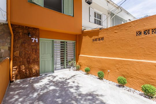 Garagem de casa à venda com 2 quartos, 100m² em Vila Nova Conceição, São Paulo