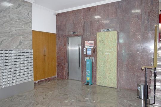 Hall de entrada de apartamento à venda com 2 quartos, 77m² em Jardins, São Paulo