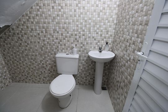 Garagem - Lavabo de casa de condomínio à venda com 2 quartos, 127m² em Freguesia (jacarepaguá), Rio de Janeiro