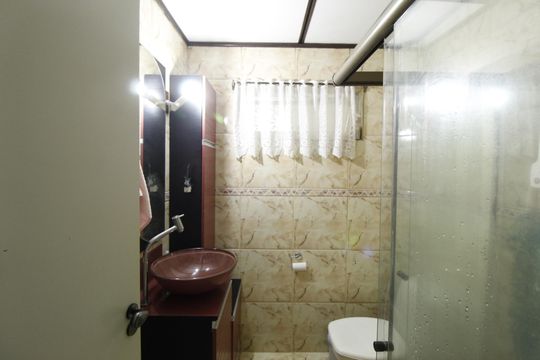 Banheiro 1 de casa à venda com 2 quartos, 150m² em Rubem Berta, Porto Alegre