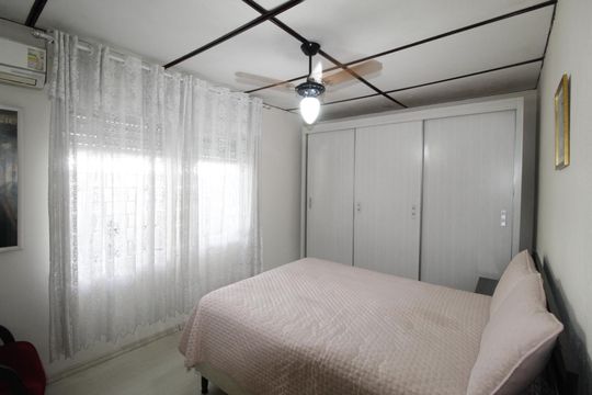 Quarto 2 de casa à venda com 2 quartos, 150m² em Rubem Berta, Porto Alegre
