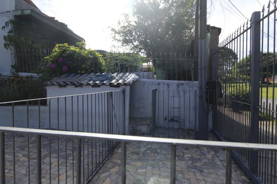 Quintal de casa à venda com 2 quartos, 150m² em Rubem Berta, Porto Alegre