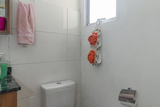 Banheiro de apartamento à venda com 2 quartos, 50m² em Parque Santa Fé, Porto Alegre