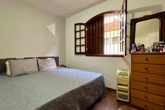 quarto  de casa à venda com 3 quartos, 330m² em Colégio Batista, Belo Horizonte