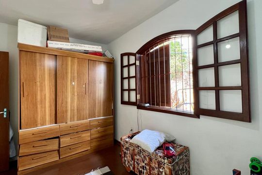 quarto  de casa à venda com 3 quartos, 330m² em Colégio Batista, Belo Horizonte