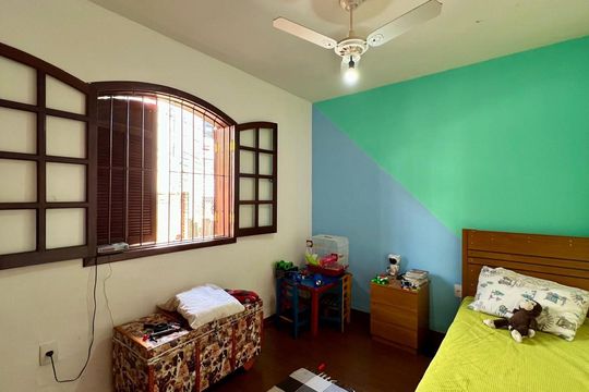 quarto  de casa à venda com 3 quartos, 330m² em Colégio Batista, Belo Horizonte