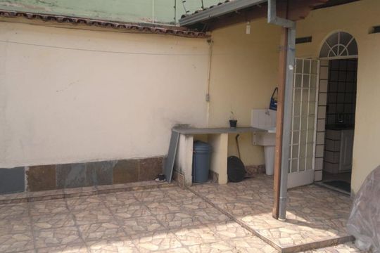Quintal de casa à venda com 3 quartos, 330m² em Colégio Batista, Belo Horizonte
