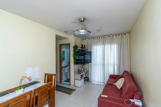 Sala de apartamento à venda com 2 quartos, 48m² em Irajá, Rio de Janeiro