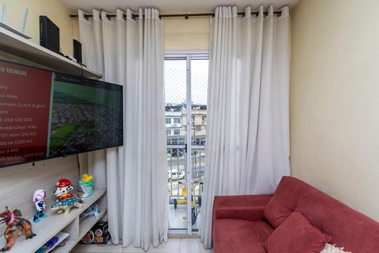Sala de apartamento à venda com 2 quartos, 48m² em Irajá, Rio de Janeiro