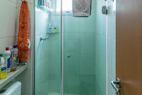Banheiro de apartamento à venda com 2 quartos, 48m² em Irajá, Rio de Janeiro