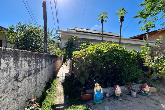Fachada de apartamento para alugar com 1 quarto, 25m² em Ingleses do Rio Vermelho, Florianópolis
