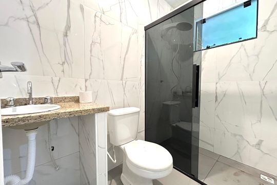 Banheiro  de apartamento para alugar com 1 quarto, 25m² em Ingleses do Rio Vermelho, Florianópolis