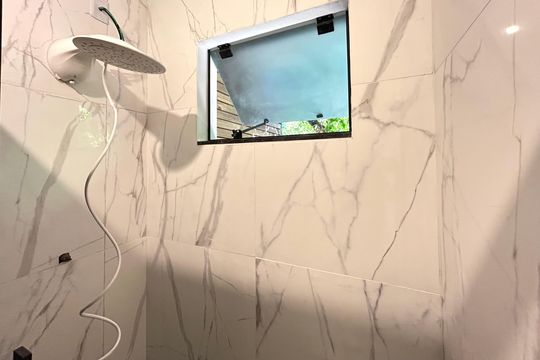 Banheiro  de apartamento para alugar com 1 quarto, 25m² em Ingleses do Rio Vermelho, Florianópolis
