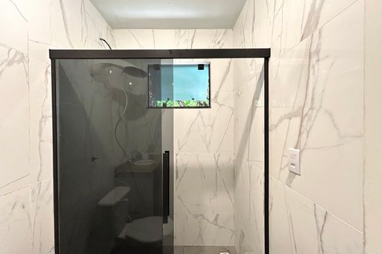Banheiro  de apartamento para alugar com 1 quarto, 25m² em Ingleses do Rio Vermelho, Florianópolis