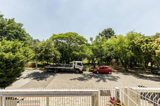 Vista da suíte   de casa para alugar com 4 quartos, 240m² em Jardim Itu, Porto Alegre