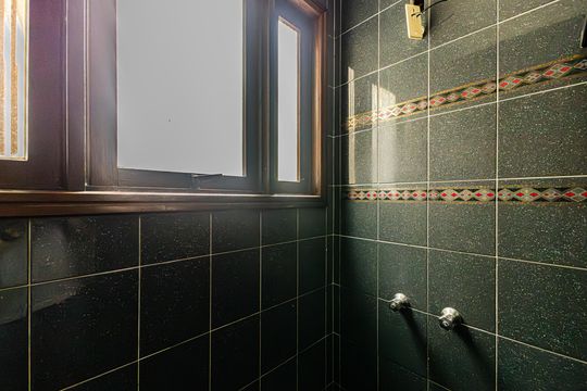 Banheiro de casa para alugar com 4 quartos, 240m² em Jardim Itu, Porto Alegre