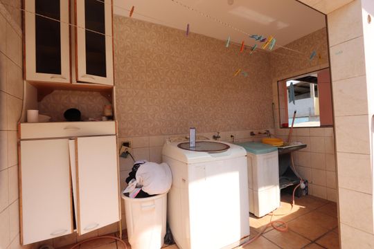 Lavanderia de casa à venda com 3 quartos, 200m² em Jardim Sapopemba, São Paulo