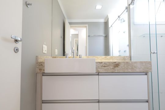 Banheiro da Suíte de apartamento para alugar com 2 quartos, 84m² em Vila Andrade, São Paulo