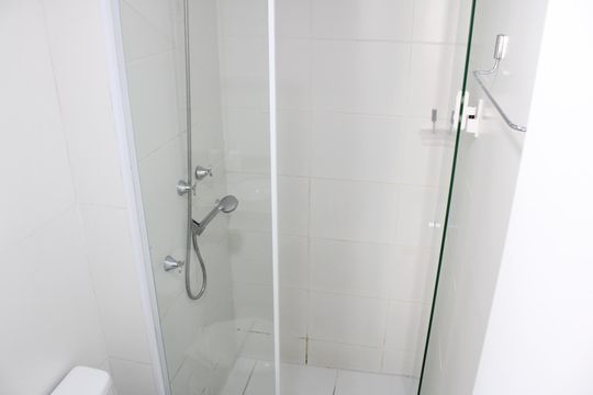 Banheiro Social de kitnet/studio à venda com 1 quarto, 28m² em Brás, São Paulo