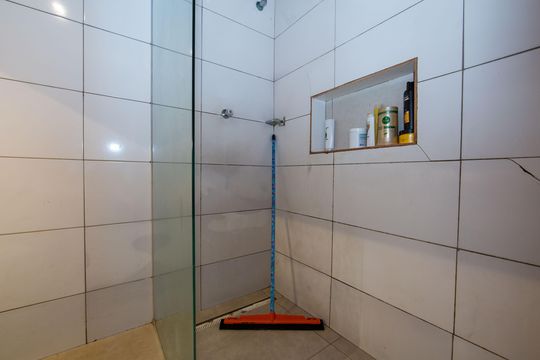 BANHEIRO1 de casa para alugar com 2 quartos, 300m² em Havaí, Belo Horizonte